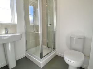 Master En-suite- click for photo gallery